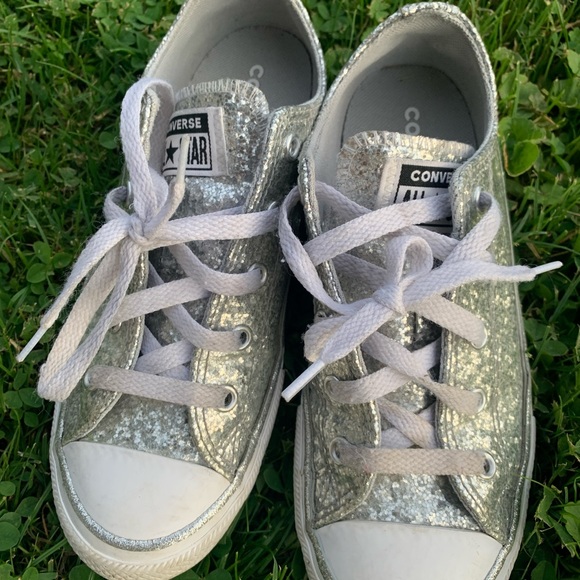 Kids converse- silver glitter like new size 2 youth - Picture 4 of 4